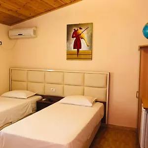 3* Gasthuis Bujtina Flowers