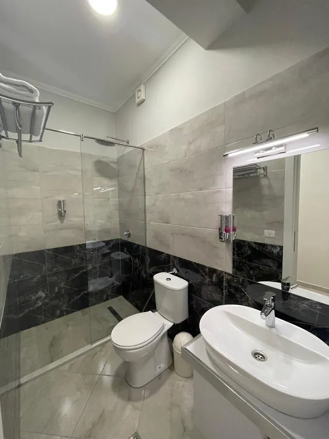 Hotel New York Kamez Albanië